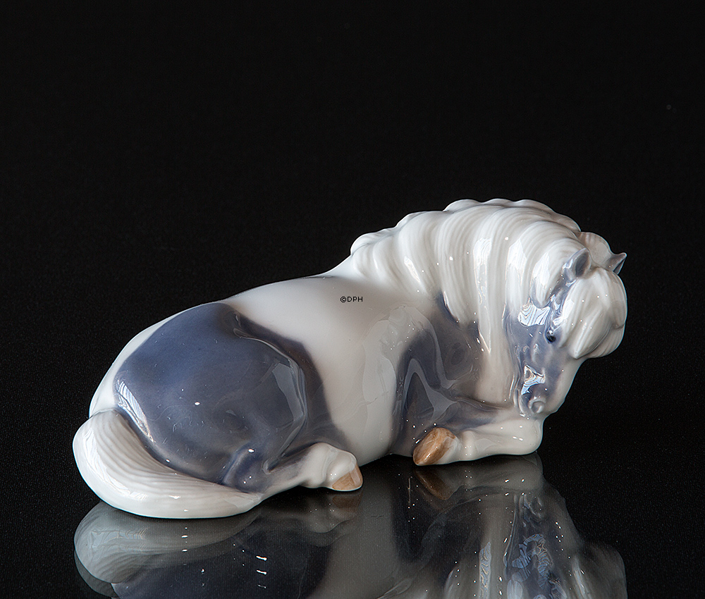 Liggende pony, Royal Copenhagen figur nr. 4611