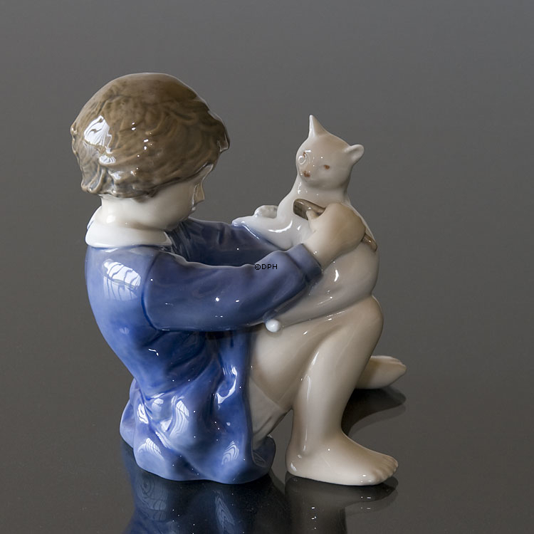 Pige med Kat, Royal Copenhagen figur nr. 4631