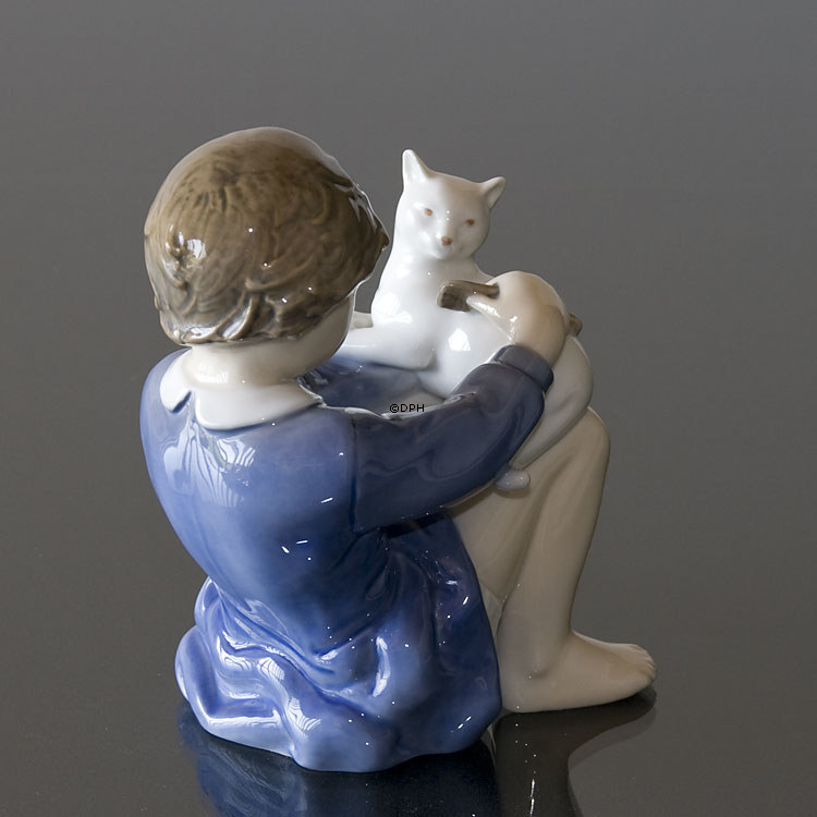 Pige med Kat, Royal Copenhagen figur nr. 4631