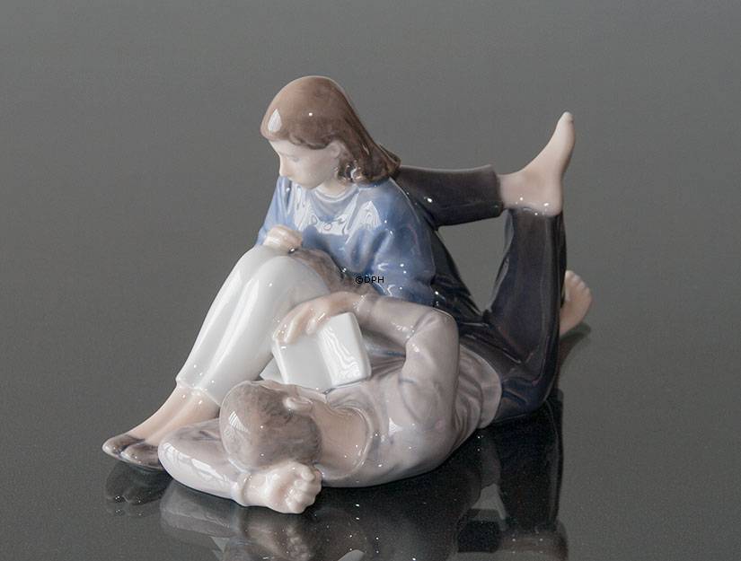 Ungt par, Royal Copenhagen figur nr. 4649