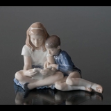 Girl and Boy sitting, Royal Copenhagen figurine No. 4670
