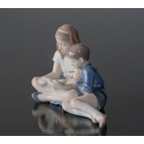 Girl and Boy sitting, Royal Copenhagen figurine No. 4670