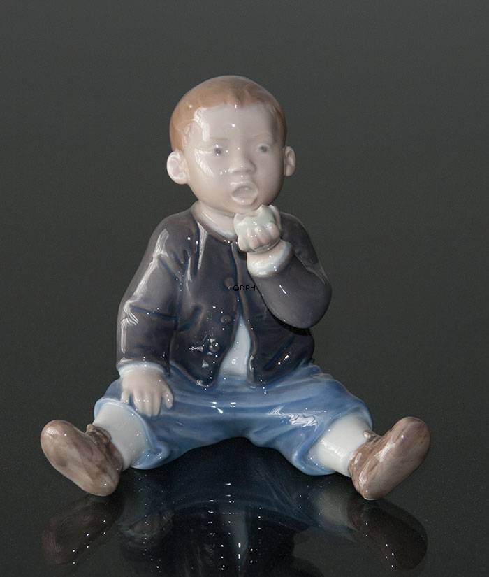 Dreng med æbler, Royal Copenhagen figur nr. 4680