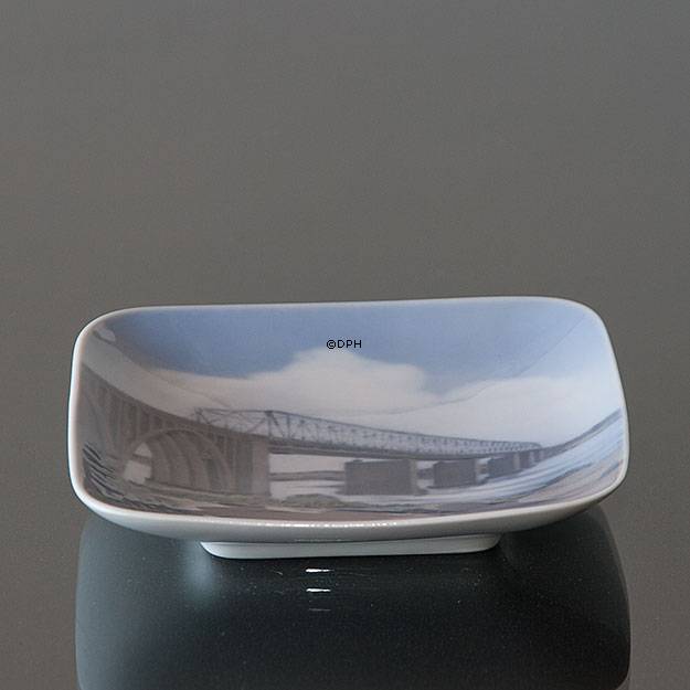 Skål med Den Gamle Lillebæltsbro, Royal Copenhagen nr. 4699