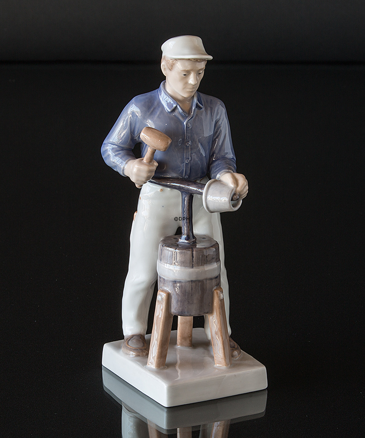 Blikkenslager, Royal Copenhagen figur af håndværker nr. 4727