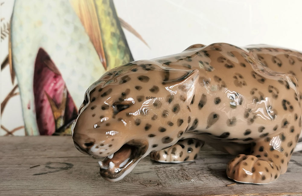 Kravlende leopard, stor, Royal Copenhagen figur nr. 472, Meget sjælden