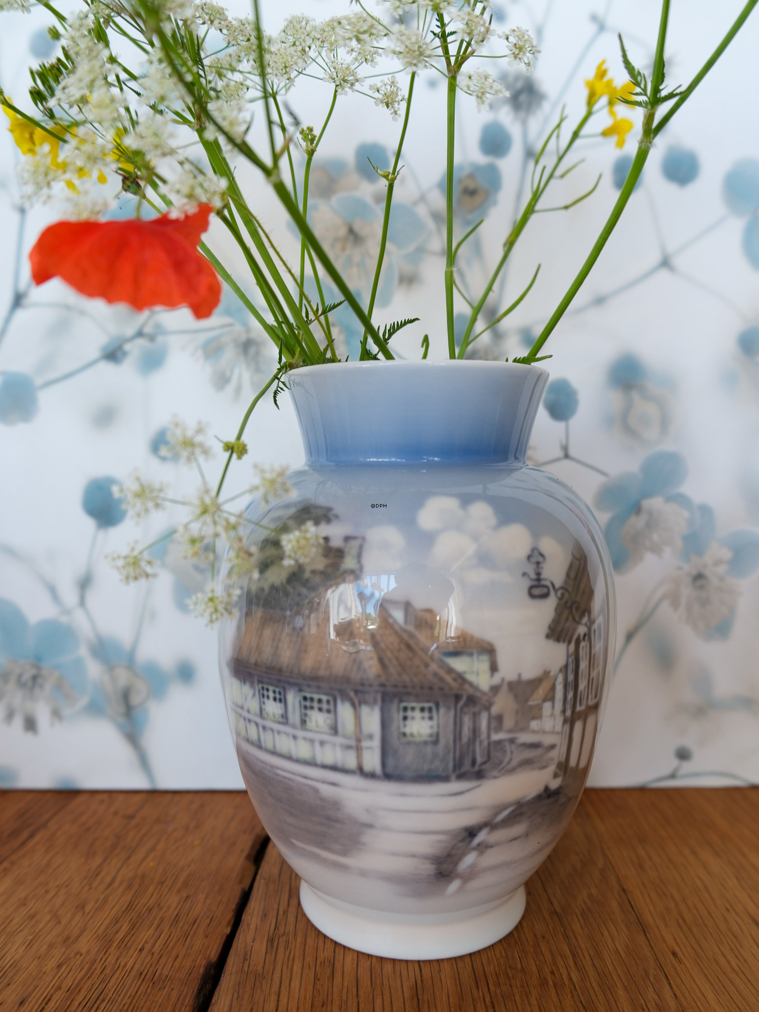 Vase med H.C.Andersens hus, Royal Copenhagen nr. 4764