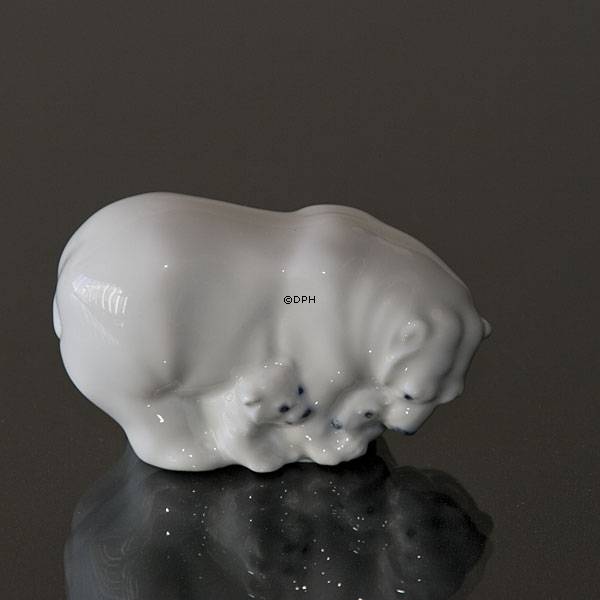 Lille Isbjørn med unger, Royal Copenhagen figur nr. 4780