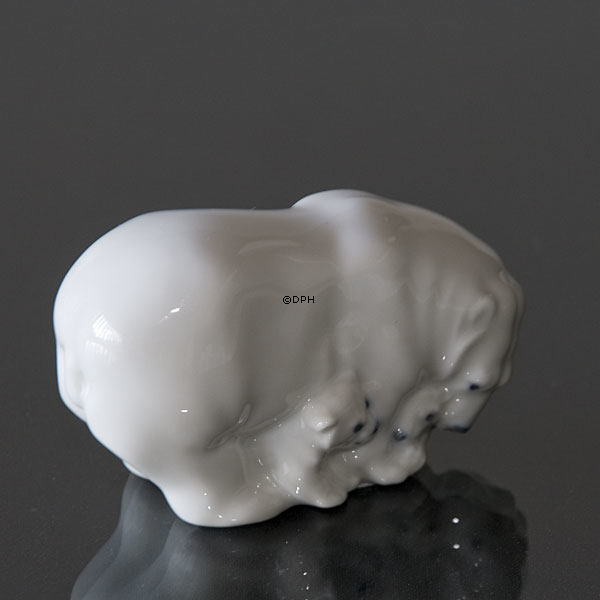 Lille Isbjørn med unger, Royal Copenhagen figur nr. 4780