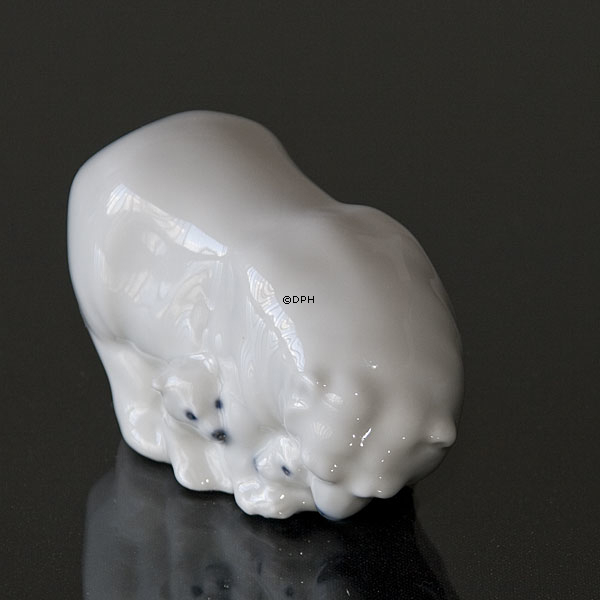 Lille Isbjørn med unger, Royal Copenhagen figur nr. 4780