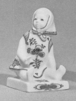 Siddende pige, Royal Copenhagen figur nr. 4793