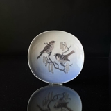 Platte eller skål med gråspurve, Royal Copenhagen nr. 4937