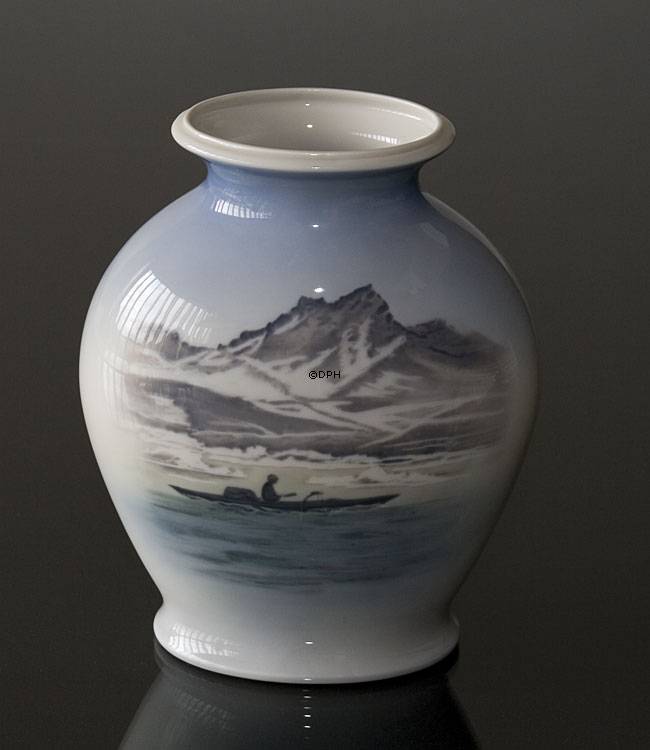 Vase med motiv fra Grønland, Royal Copenhagen nr. 4938