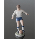 Fodboldspiller, Dreng med bold, Royal Copenhagen figur nr. 4989