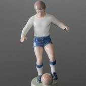 Fodboldspiller, Dreng med bold, Royal Copenhagen figur nr. 4989