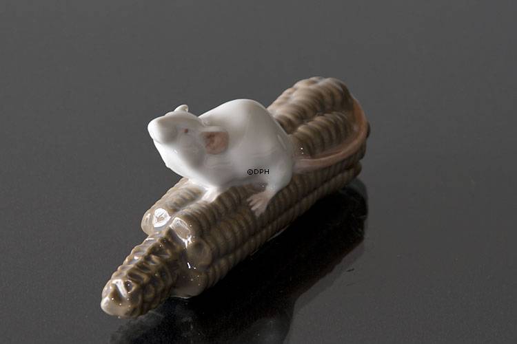 Mus på majskolbe, Royal Copenhagen figur nr. 512