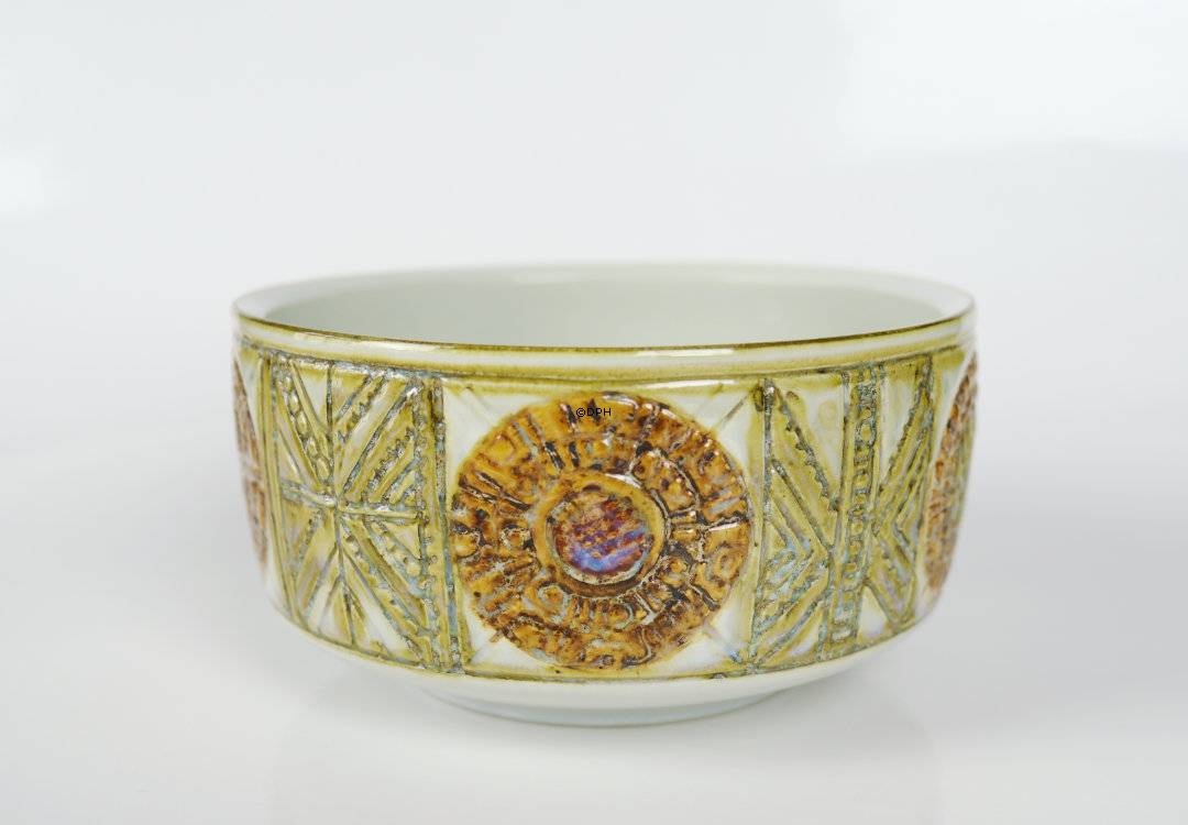 Fajance skål af Kari Christensen, Royal Copenhagen nr. 519-3155