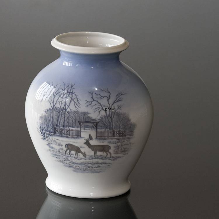 Vase med motiv fra Dyrehaven, Royal Copenhagen nr. 5200