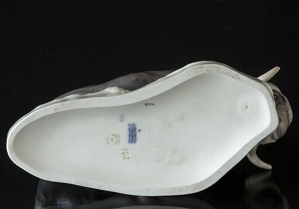 Moskusokse, Royal Copenhagen figur 530 (1894-1922) Repareret v/hornene (Meget sjælden)