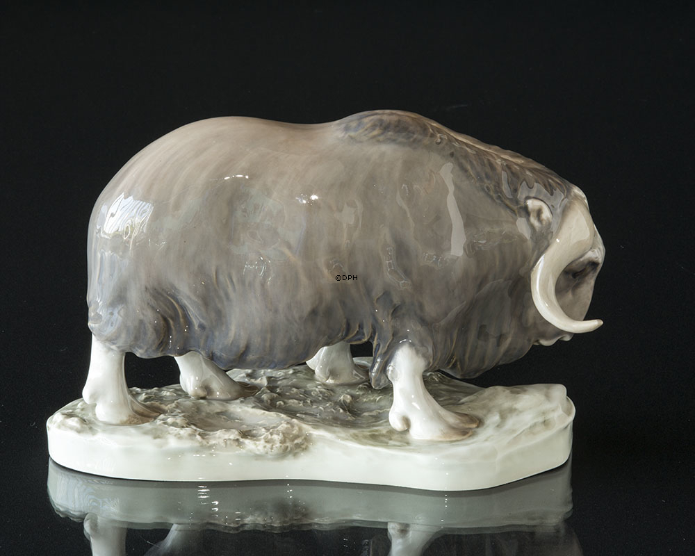 Moskusokse, Royal Copenhagen figur 530 (1894-1922) Repareret v/hornene (Meget sjælden)