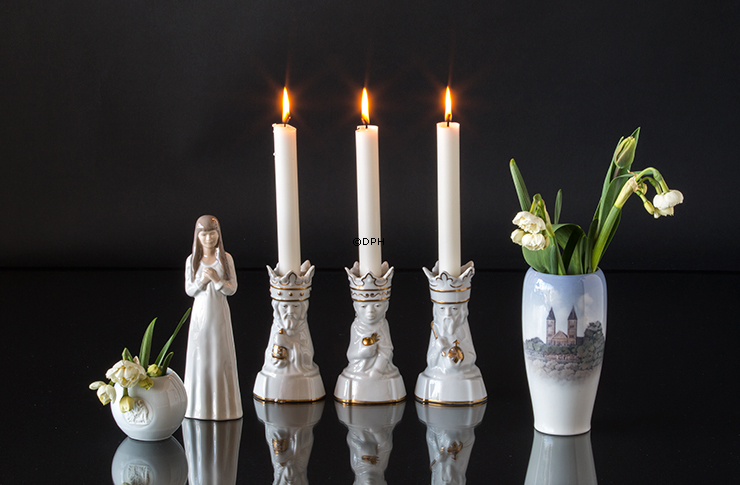 Konfirmand med hvid kjole nr. 5605