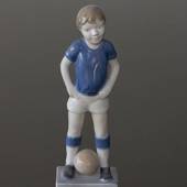 Dreng med fodbold, Royal Copenhagen figur