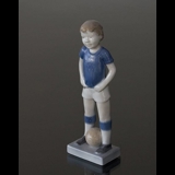 Junge, der Fußball spielt, Royal Copenhagen Figur Nr. 5657
