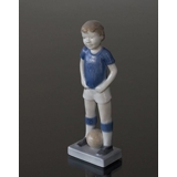 Dreng med fodbold, Royal Copenhagen figur nr. 5657