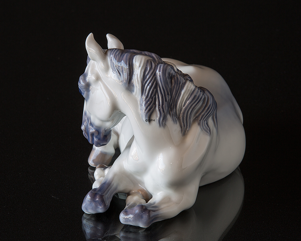 Lippizaner hest, liggende hoppe, Royal Copenhagen figur 5690