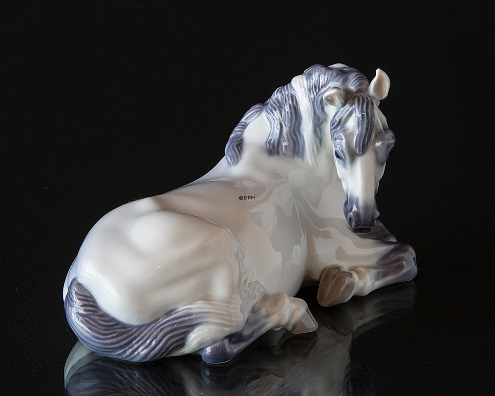 Lippizaner hest, liggende hoppe, Royal Copenhagen figur 5690