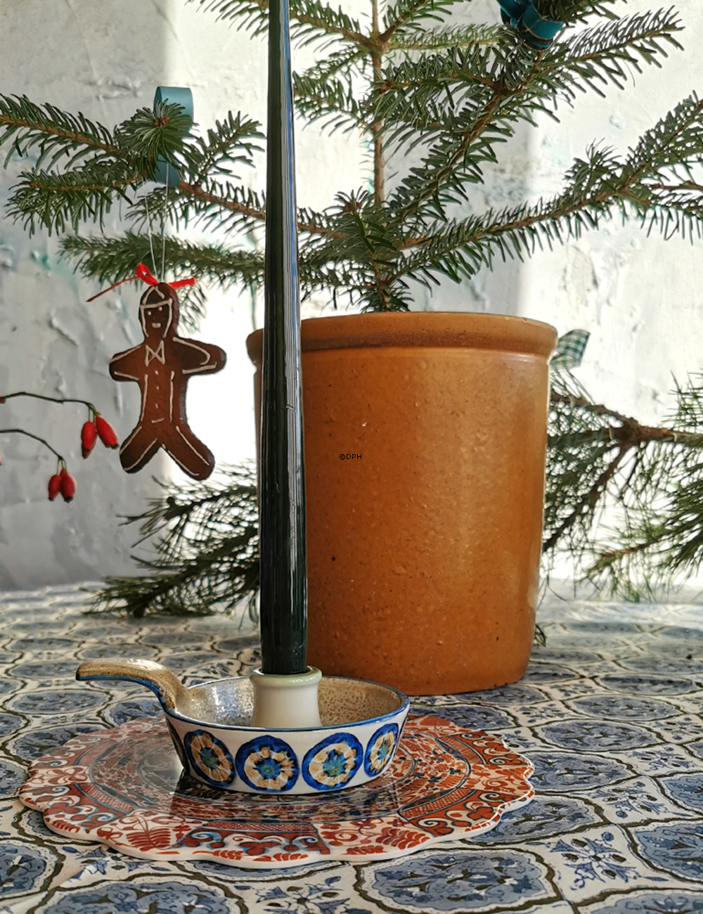 Fajance lysestage med hank af Marianne Johanson, Royal Copenhagen nr. 589-3367