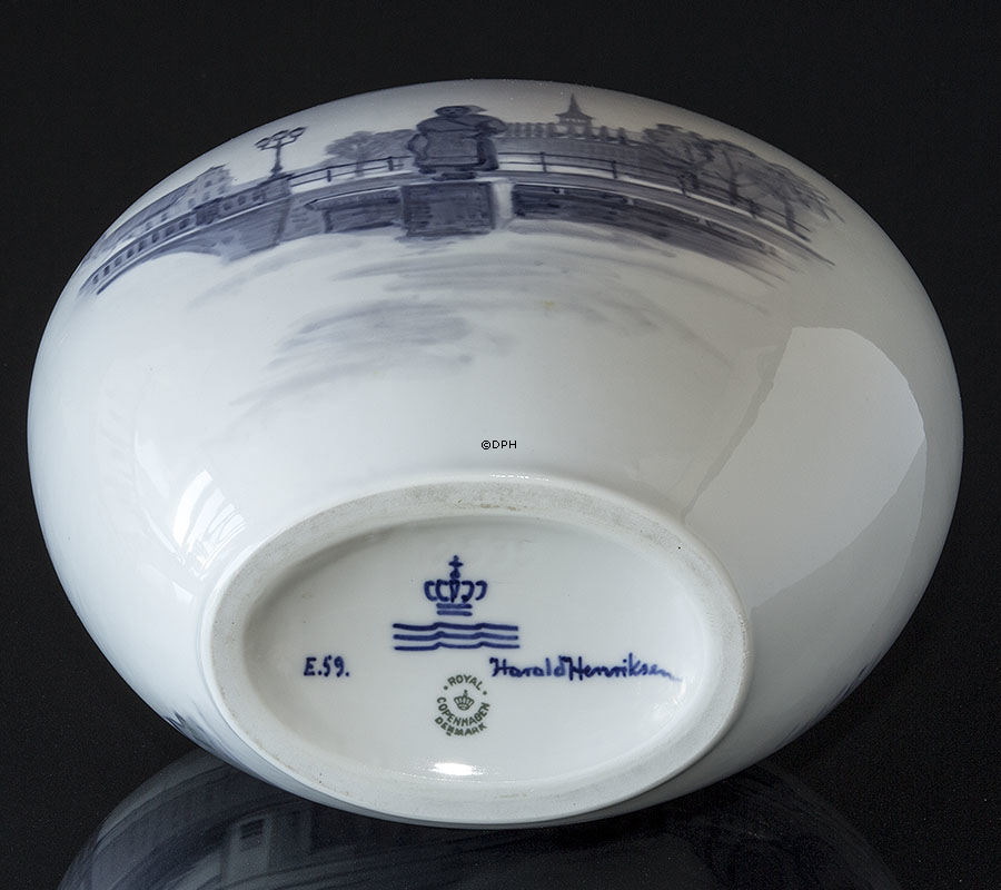 Unika vase med Gammel Strand ved Slotsholmen af Harald Henriksen, Royal Copenhagen nr. 59