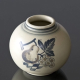Fajance vase med frugter, Royal Copenhagen nr. 6-25