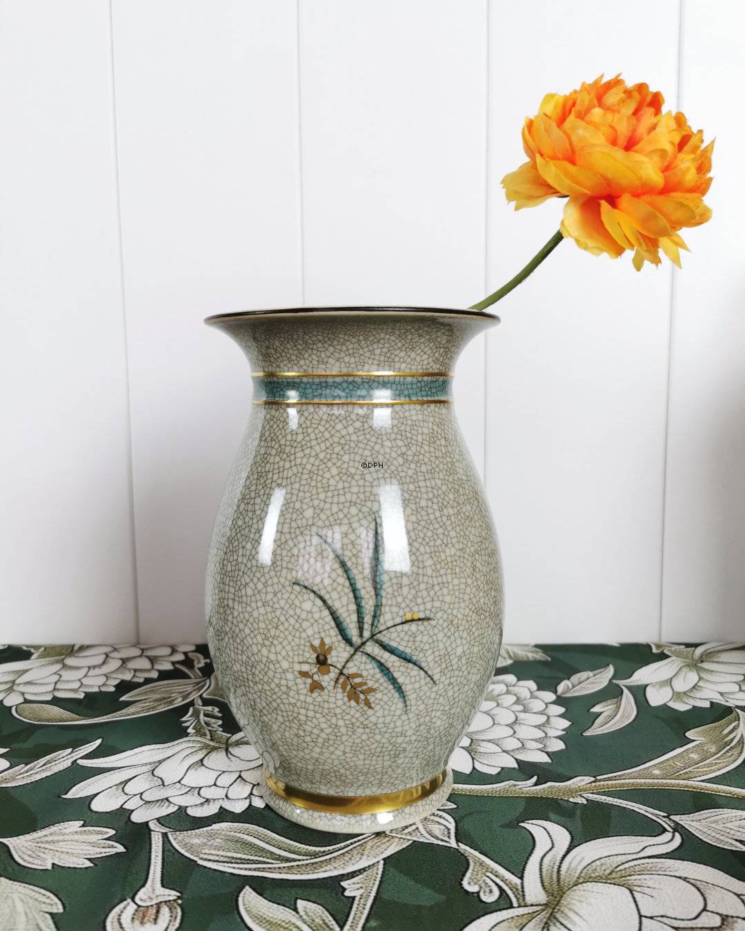 Krakkeleret (craquele) vase, Royal Copenhagen nr. 600-2490 med kaktus motiv