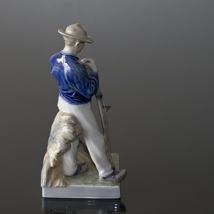 Mand med le, Royal Copenhagen figur nr. 685