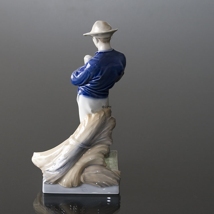Mand med le, Royal Copenhagen figur nr. 685