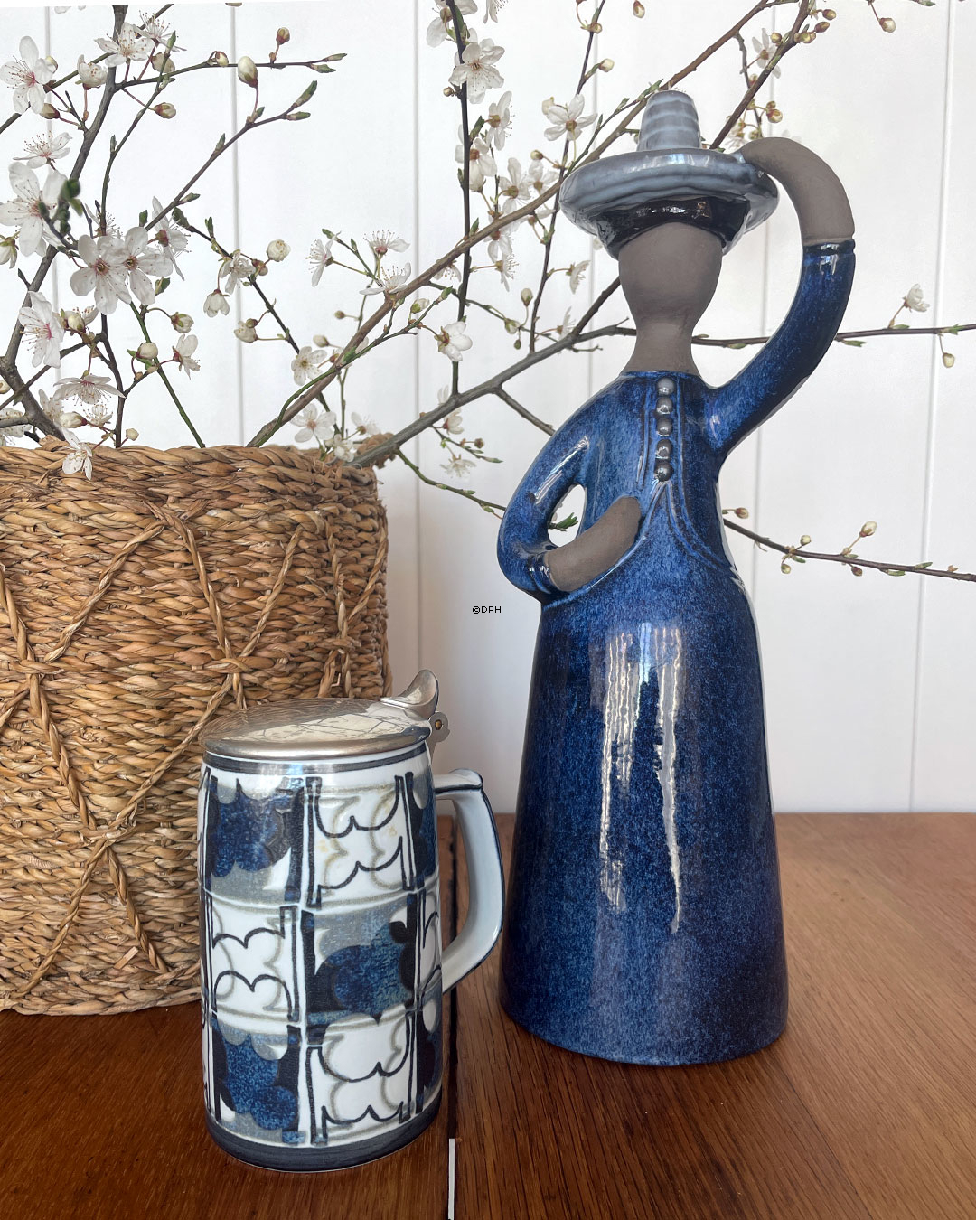 Krus med tin låg, Royal Copenhagen nr. 698-3697