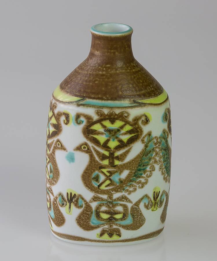 Fajance vase af Nils Thorssen, Royal Copenhagen nr. 713-3208