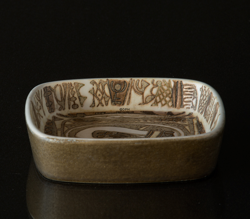 Baca fajance skål af Nils Thorssen, Royal Copenhagen nr. 719-2882