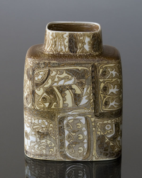 Baca Fajance vase af Nils Thorssen, Royal Copenhagen nr. 719-3121