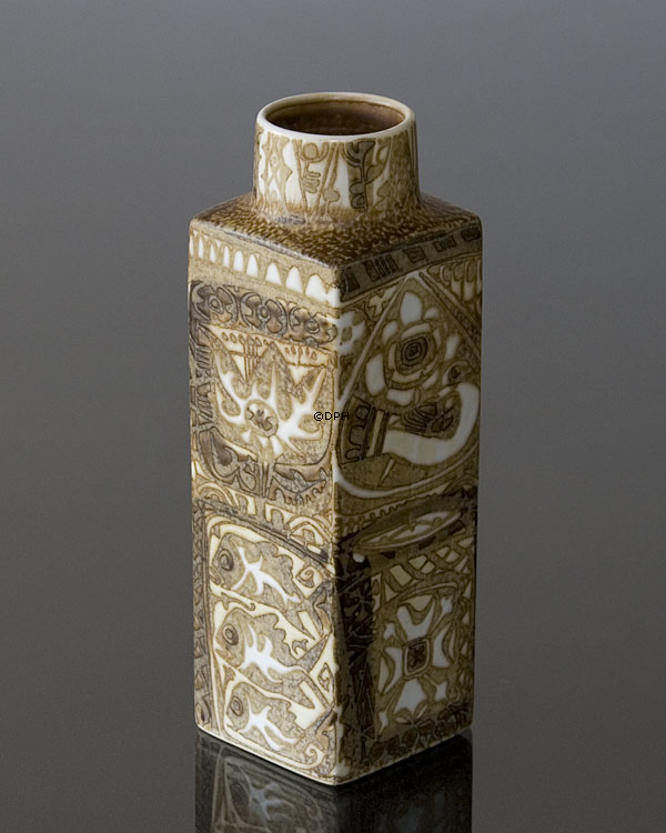 Baca Fajance vase af Nils Thorssen, Royal Copenhagen nr. 719-3455