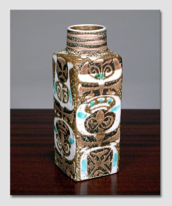 Fajance vase af Nils Thorssen, Royal Copenhagen nr. 721-3258