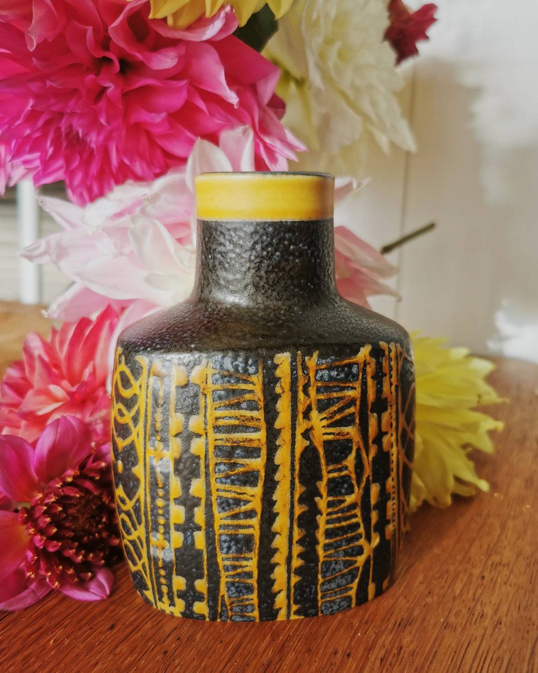 Fajance vase designet af Nils Thorsson, Royal Copenhagen nr. 724-3707