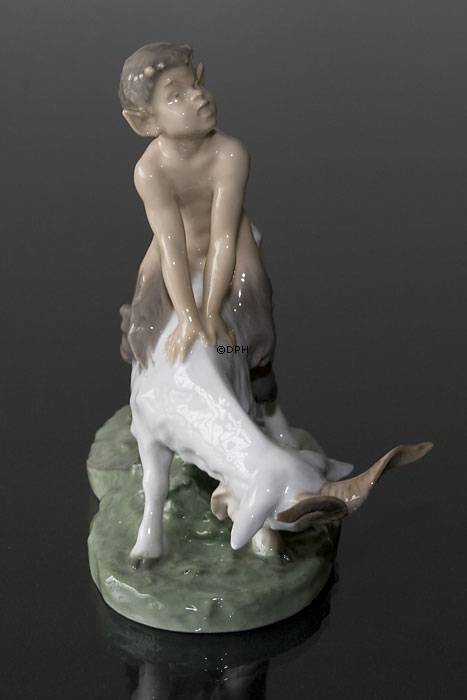 Faun på ged, Royal Copenhagen figur nr. 737