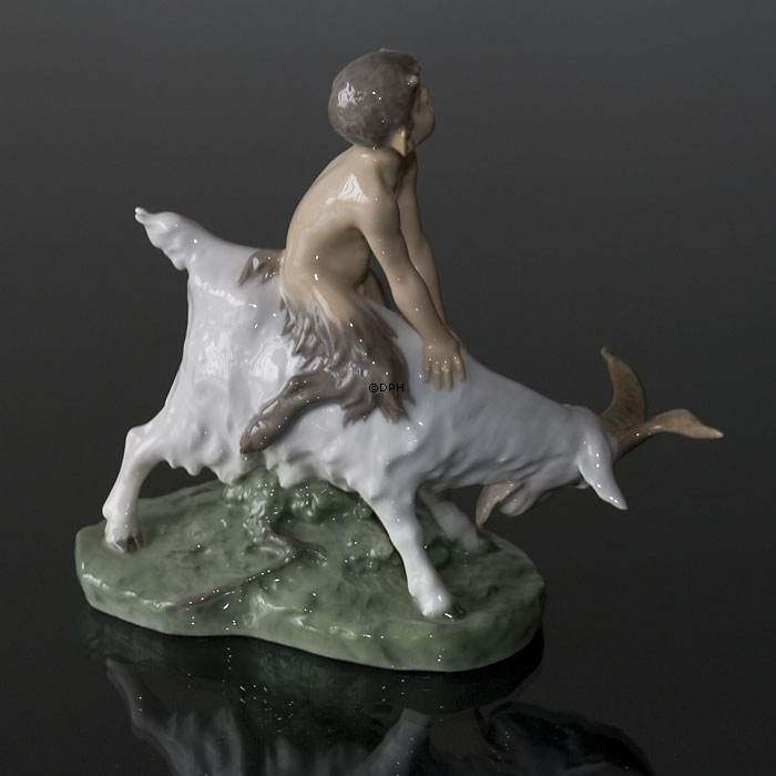Faun på ged, Royal Copenhagen figur nr. 737