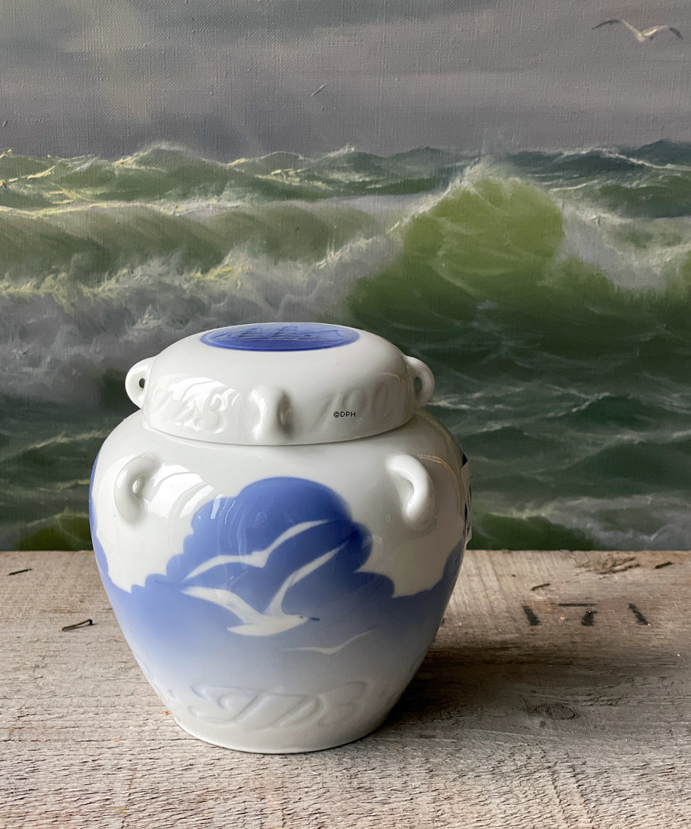 Royal Copenhagen lågkrukke nr. 74 med måger og skibsmotiv, stor