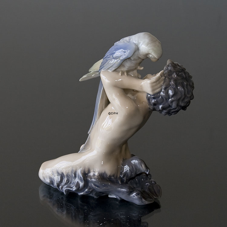 Faun med papegøje, Royal Copenhagen figur nr. 752