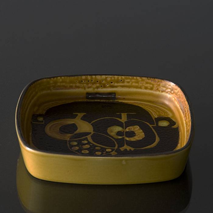 Fajance fad designet af Johanne Gerber, Royal Copenhagen nr. 786-2883