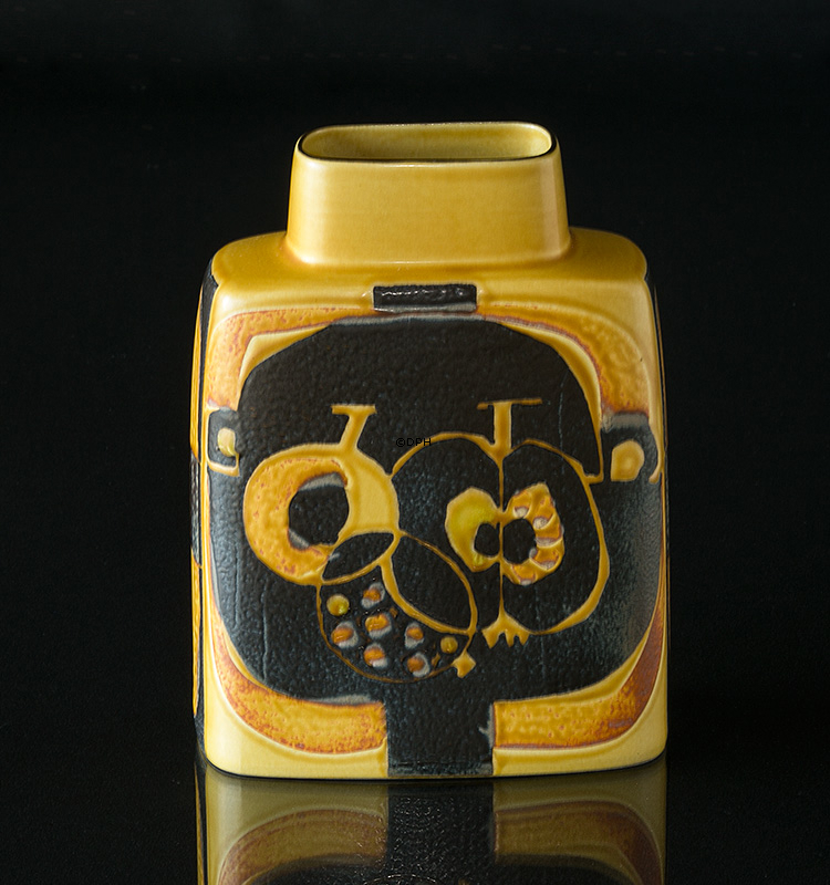 Fajance vase af Nils Thorsson, Royal Copenhagen nr. 792-3121