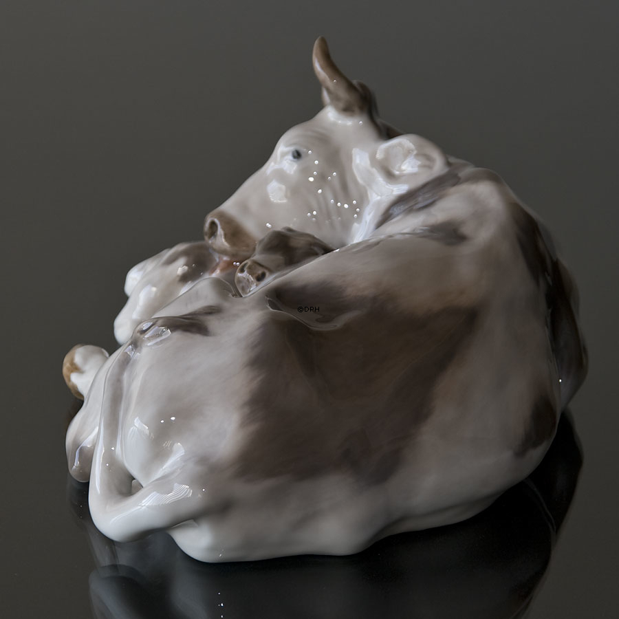 Ko med kalv, Royal Copenhagen figur nr. 800